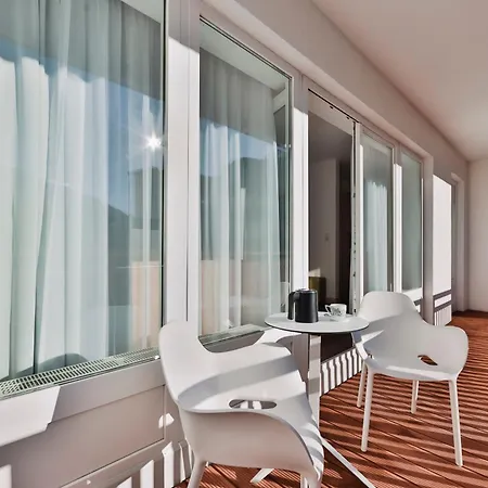 Hotell Dominic 4*