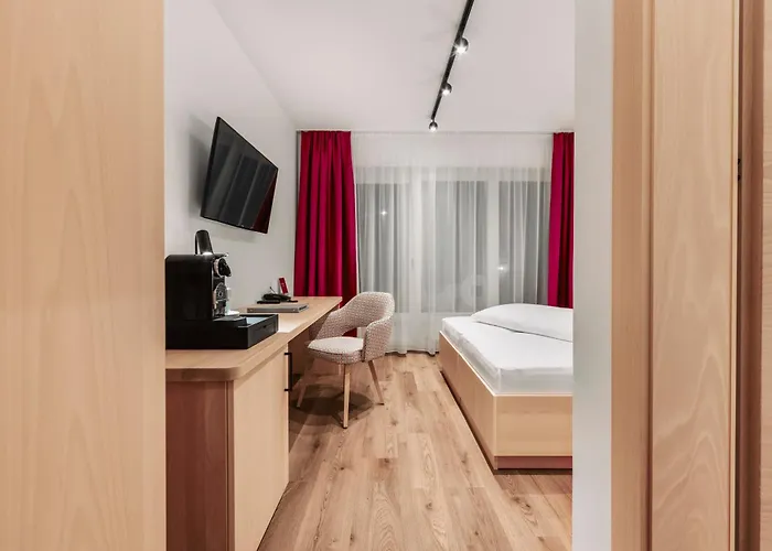 Dominic 4* سولدن