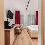 Dominic 4* سولدن